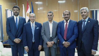 جامعة أسوان تستضيف جراح مصري عالمي في مجال أورام الجهاز الهضمي