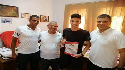 القناة يتعاقد مع نجل مديره الفني لـ 5 مواسم