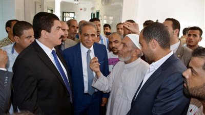 احتفالا بالعيد القومي.. محافظ القليوبية يتفقد مشروعات بالتعليم والصحة بقليوب وبنها بتكلفة 37 مليون جنيه (صور)