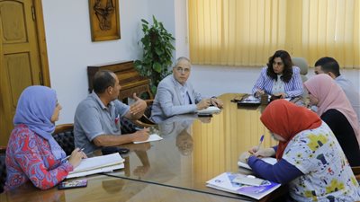 محافظ دمياط تبحث تقنين أوضاع مكامير الفحم 