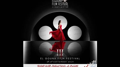 مصممة فستان بوستر 