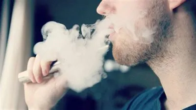 أمريكا تعلن أول حالة وفاة بسبب السجائر الإلكترونية