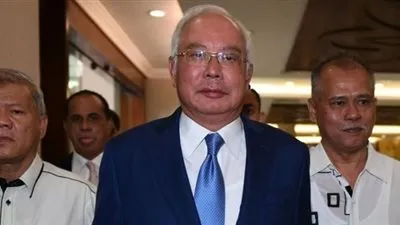 ماليزيا: بدء محاكمة رئيس الوزراء السابق بتهم فساد