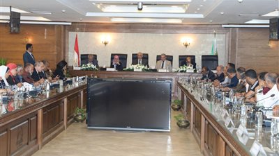محافظ الجيزة: خطة عاجلة لتطوير المناطق غير المخططة بالتعاون مع 
