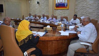 محافظ الوادي الجديد يوجه بسرعة تحصيل مستحقات صندوق إسكان المحافظة 