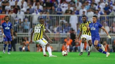 إعلامي رياضي يفتح النار على كلاسيكو الاتحاد والهلال