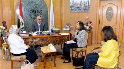 وفد وحدة التحرش بالمجلس القومي للمرأة في جامعة المنصورة 