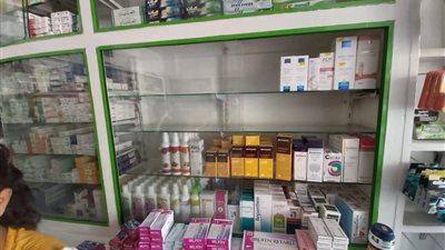ضبط مستحضرات تجميل وأدوية مجهولة المصدر معدة للبيع بالغردقة (صور)