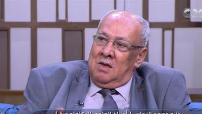 عالم مصري يبتكر طريقة للحصول على الطاقة الشمسية توفر أموال ضخمة