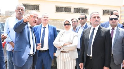 لمتابعة أعمال تطويرها.. وزيرة الصحة ومحافظ الإسماعيلية يتفقدان المستشفى العام