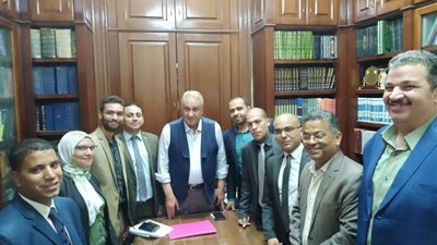 نقيب المحامين يعتمد حركة 