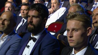 عاجل.. دي يونج أفضل لاعب وسط في أوروبا