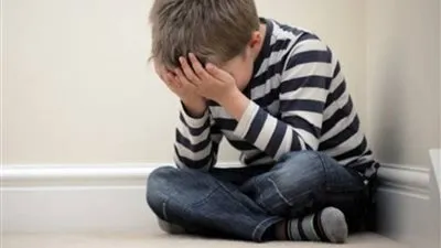 ١٤ علامة تؤكد أن طفلك يعاني من الاكتئاب.. تعرف عليهم