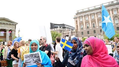 السويد تتخلى عن سياسة منح حق الإقامة لجميع اللاجئين من سوريا