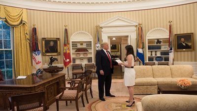 فضيحة مدوية تطيح بمسؤولة بالبيت الأبيض وتجبرها على الاستقالة