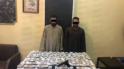 القبض على المتهمين بسرقة 900 ألف جنيه وسيارة بالمنيا 