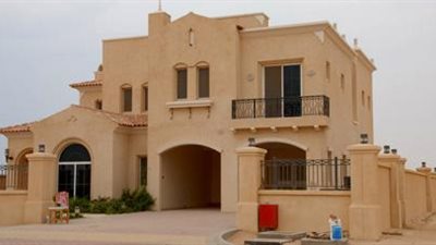 السلطات السعودية تمنح شاب من ذوي الاحتياجات الخاصة منزلا