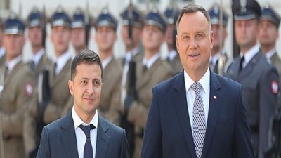 رئيس أوكرانيا في بولندا لإجراء محادثات حول العلاقات الدولية