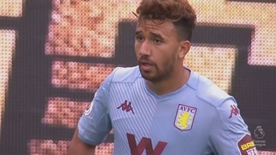 محمود تريزيجية يتعرض للطرد أمام كريستال بالاس