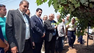 محافظ القليوبية يتفقد مزرعة ترشيد استهلاك المياه على مساحة 1000 فدان في بنها (صور)