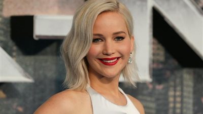 ماذا يوجد في حقيبة مكياج جنيفير لورانس؟