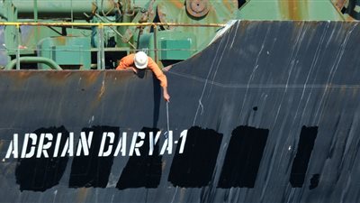 تتبع ناقلة النفط الإيرانية قبالة الساحل اللبناني