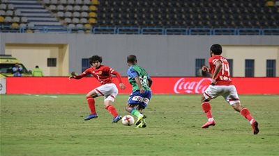 رينيه فايلر يتفقد غرفة خلع ملابس الأهلي