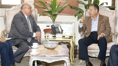 محافظ بني سويف يبحث مع وفد الوكالة الأمريكية للتنمية التعاون في مجال المشروعات الخدمية الحيوية