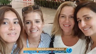 بدون مكياج.. أحدث إطلالة لـ هنا شيحة وشقيقاتها