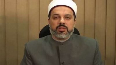 سيدة تطلب رأي الإفتاء لفتح قبر والدها.. والسبب غريب (فيديو)