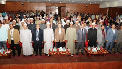 محافظ بني سويف يكرم أوائل الشهادات الأزهرية: 