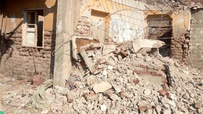 إزالة عقار لخطورته الداهمة على المواطنين في دمياط 