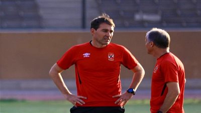 رينيه فايلر يطالب بتجهيز ظهير الأهلي