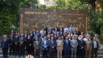 ختام الدورة التثقيفية الأولى للمحامين في 