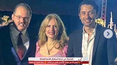 أسرة محمود عبدالعزيز في صورة عائلية جدا