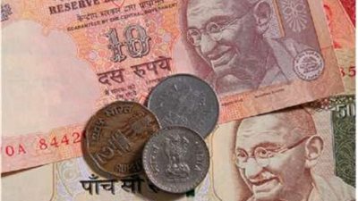 استطلاع: لن يستعيد الروبية الهندية أراضيها المفقودة أمام الدولار في العام المقبل