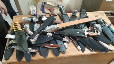 جمارك ارقين تحبط تهريب كمية تهريب كميه من الاسلحه