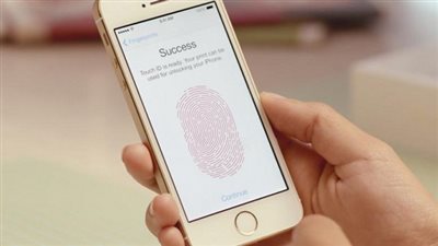 آبل تدمج قارئ بصمة الإصبع في شاشة الآيفون المقبل