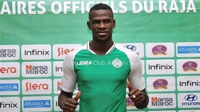 نجم الأهلي السابق يفسخ تعاقده مع الرجاء المغربي