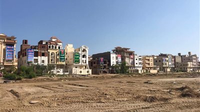 أهالي دمياط الجديدة يعترضون باللافتات على إزالة المساحات الخضراء (صور)