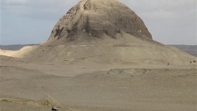 التلفزيون الأمريكي يصور فيلما وثائقيا عن هرم اللاهون بالفيوم