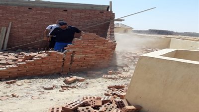 جهاز مدينة الشروق يزيل دور مخالف بالمنطقة التاسعة ويوقف أعمال غرف سطح بالأولى (صور)