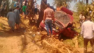 عاجل.. مصرع 6 وإصابة 3 في تصادم سيارتين بأسيوط (صور) 