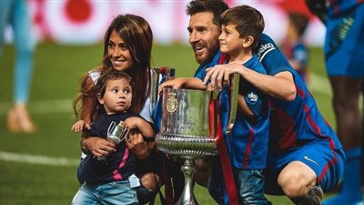 عائلة ميسي ترد على إمكانية رحيله عن برشلونة
