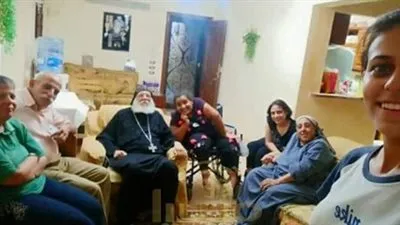 عقب وصوله إلى أرض الوطن.. أسقف المنصورة يزور بيت العذراء للمعاقين بشبرا