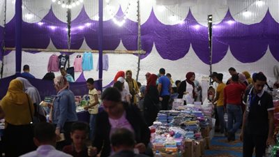 استمرار معرض مستقبل وطن بالسويس للمستلزمات المدرسية لليوم الثاني (صور)