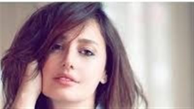 ببطن وساق مكشوفان.. حلا شيحة تغازل جمهورها بإطلالة مثيرة (صورة)