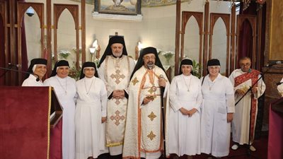 بطريرك الكاثوليك يشارك باليوبيل الفضي لراهبات يسوع ومريم القبطيات (صور)