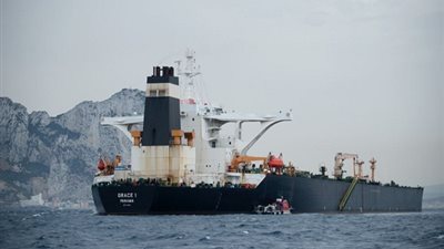 استمرارا لانتهاك القانون.. رصد ناقلة النفط الإيرانية قبالة ميناء طرطوس السوري (صورة)