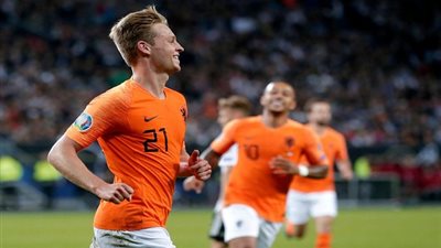 دي يونج يفاجئ برشلونة وفالفيردي بعد رباعية هولندا أمام ألمانيا